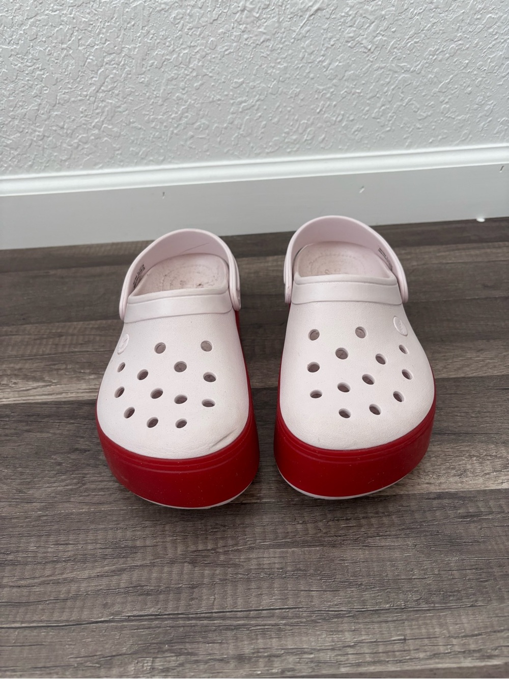 CROCS Two-Tone Platform Clog in Light Pink and Red